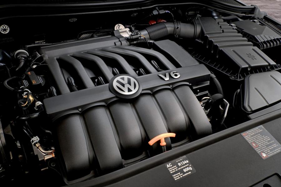  Volkswagen Passat CC 2008 года  (фото 28 из 121)